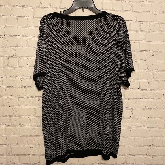 Torrid Womens Sweater sz 4 Black White Geo Pullover Short Sleeve Knit - Picture 3 of 5
